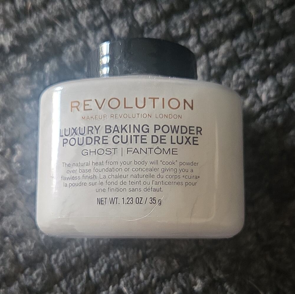 Revolution Luxury Baking Powder Ghost Loose Setting Powder Matte Sheer 1.23oz